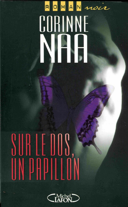 Sur le dos, un papillon