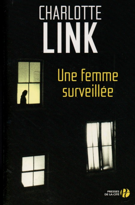 Une femme surveillée