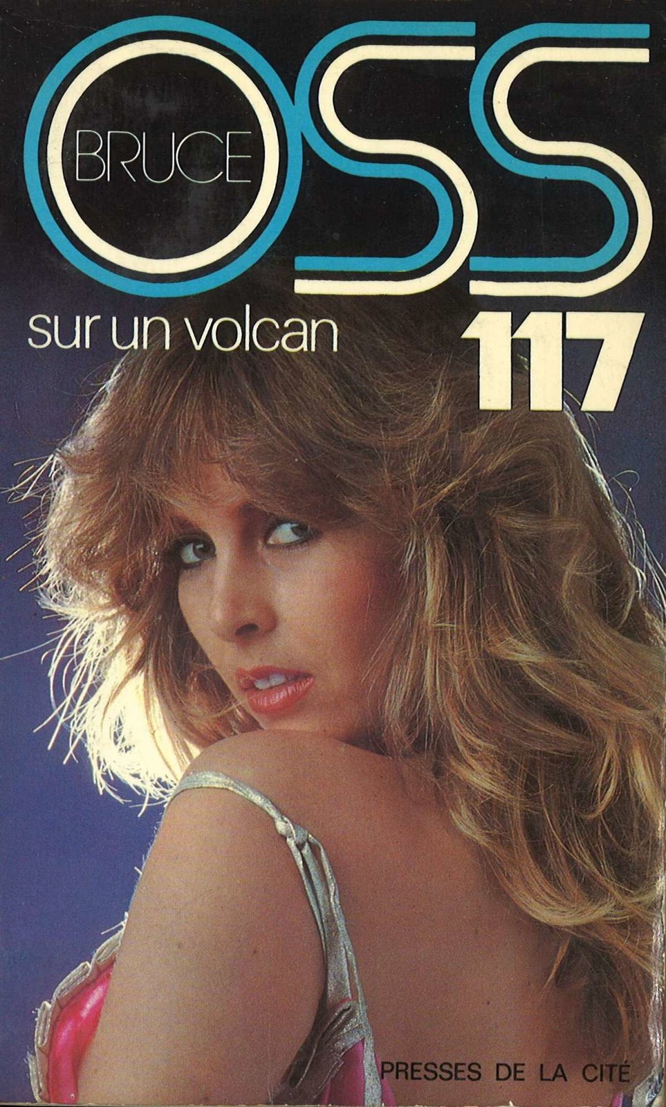 OSS 117 sur un volcan