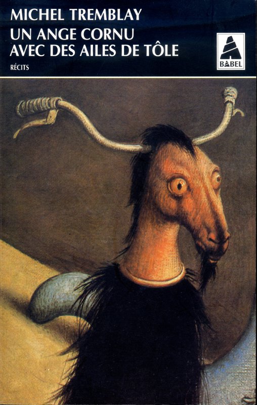 Un ange cornu avec des ailes de tôle